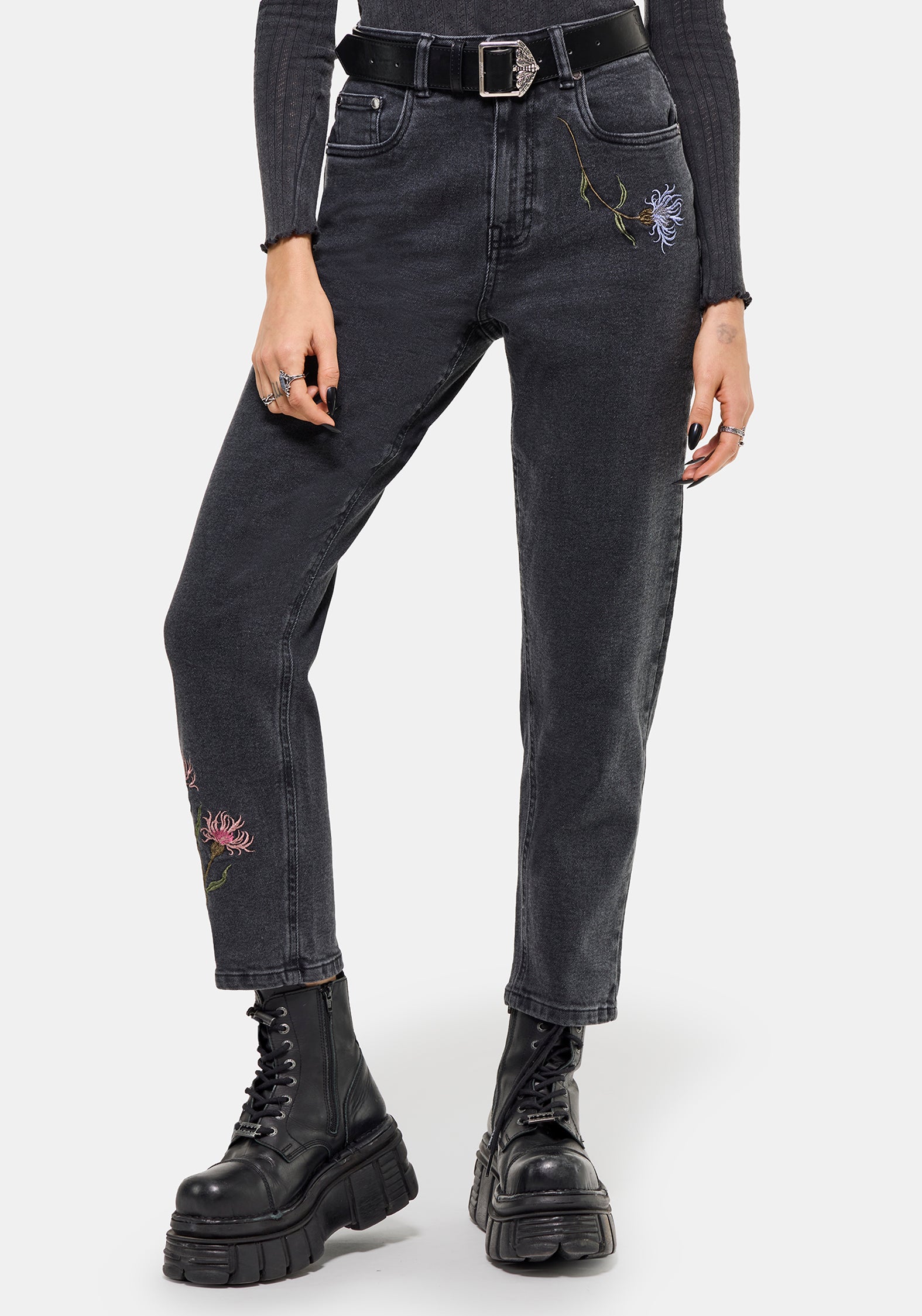 Rosanella Embroidered Denim Mom Jean