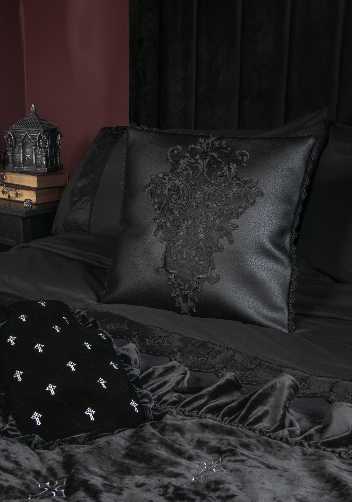 Eldertree Applique Lace Edge Cushion