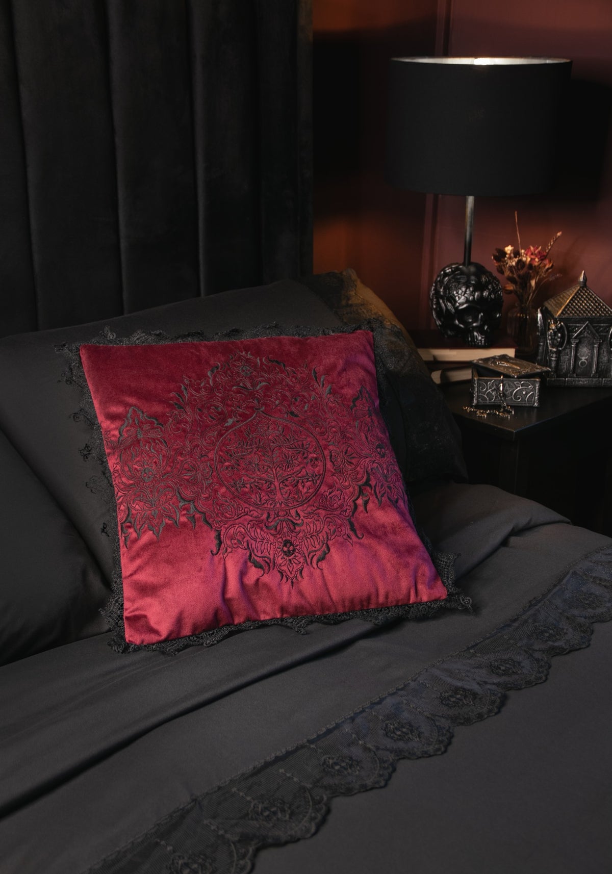 Sulphix Lace Detail Bedding - UK King