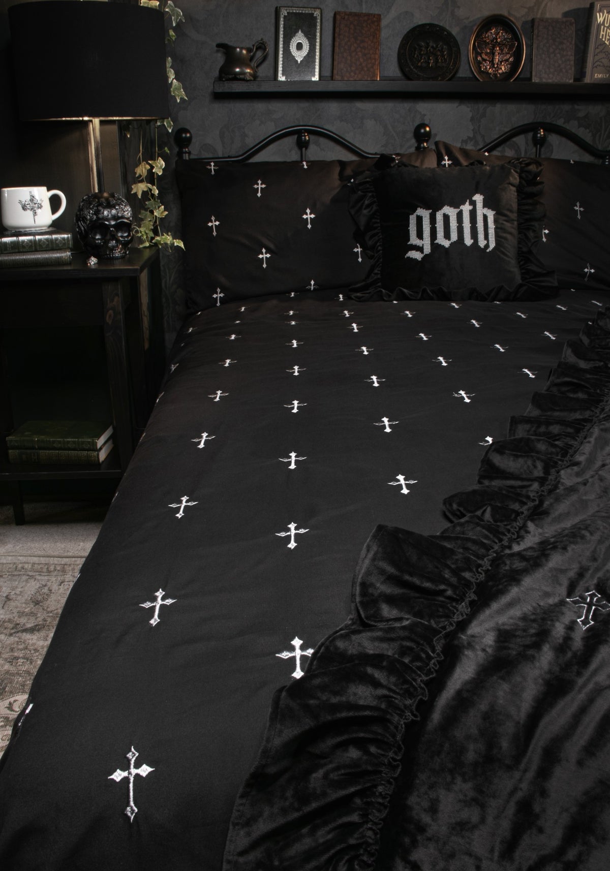 Vurlo Embroidered Cross Bedding - UK King