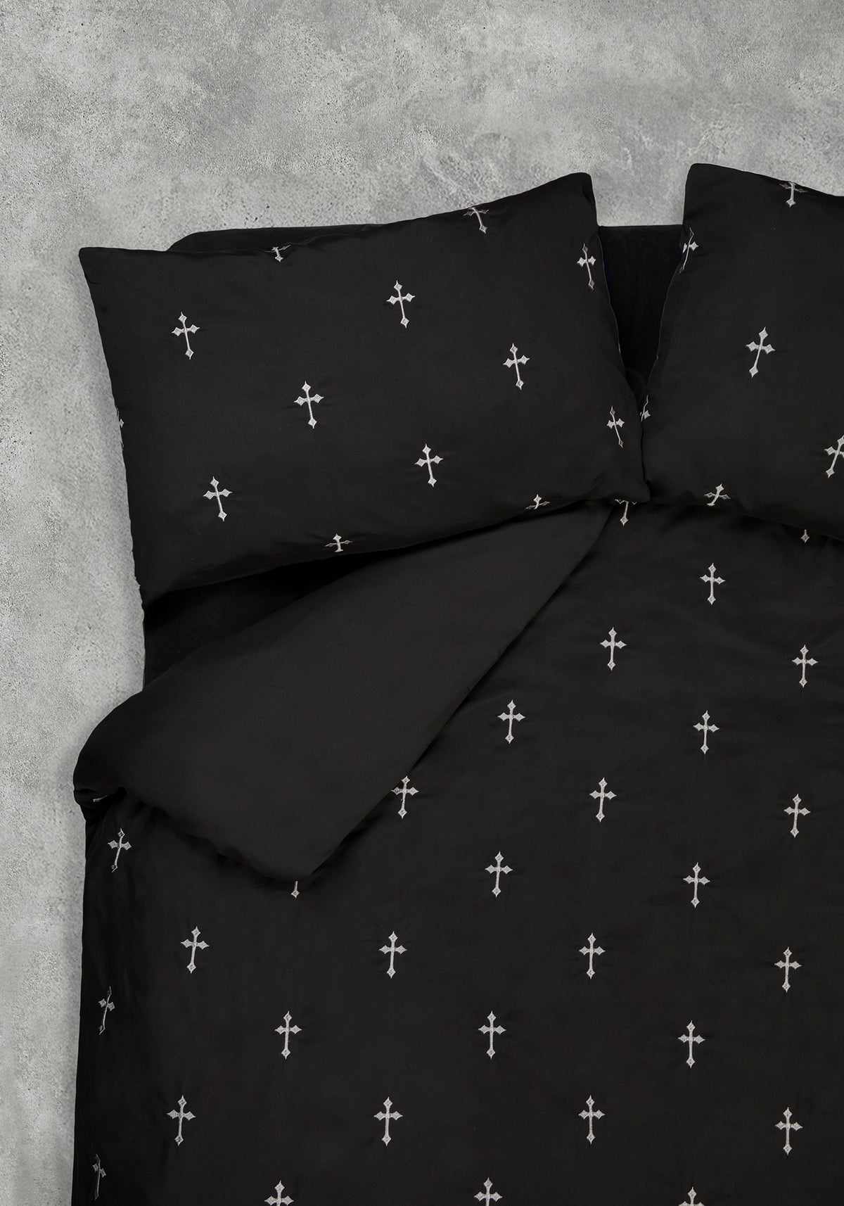 Vurlo Embroidered Cross Bedding - UK King